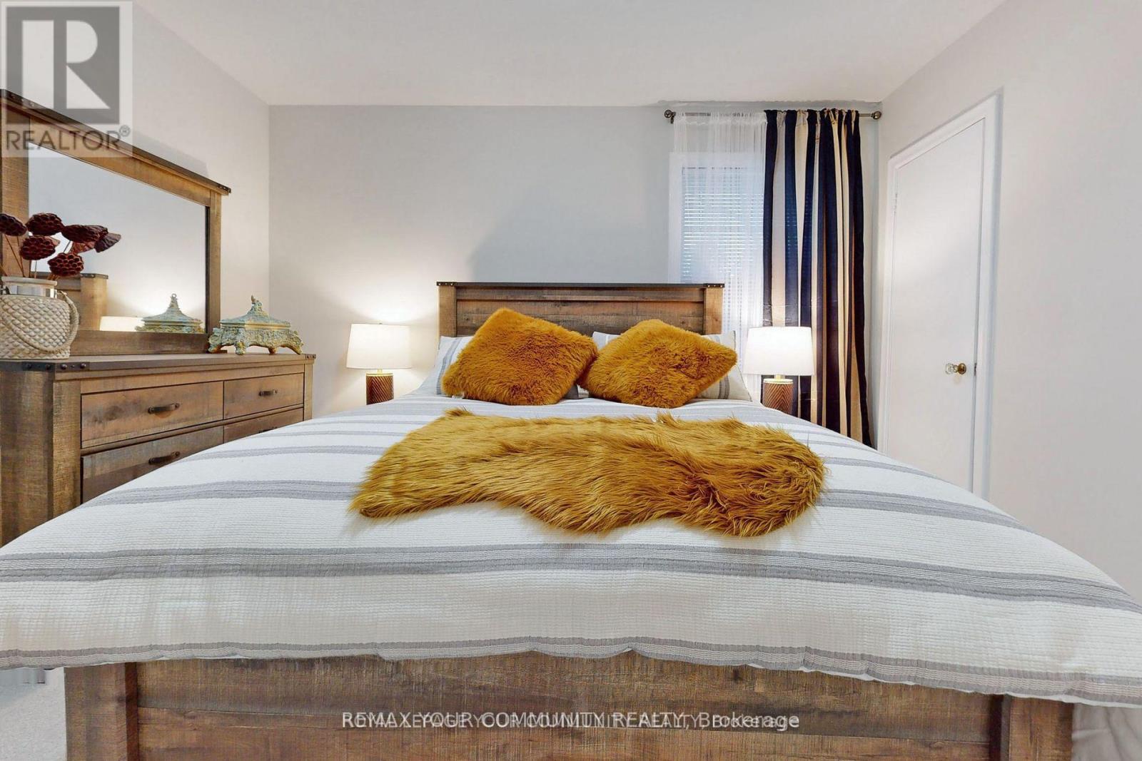 70 Bedford Park Avenue, Richmond Hill, Ontario  L4C 2N8 - Photo 21 - N12804850