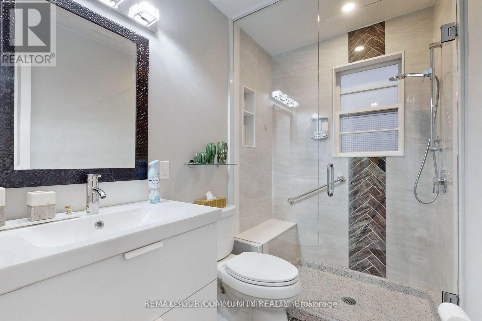 70 Bedford Park Avenue, Richmond Hill, Ontario  L4C 2N8 - Photo 26 - N12804850