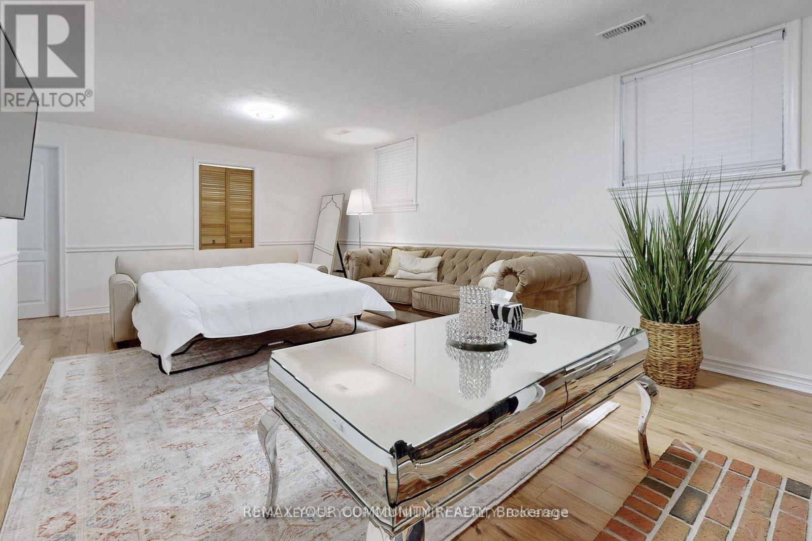 70 Bedford Park Avenue, Richmond Hill, Ontario  L4C 2N8 - Photo 30 - N12804850