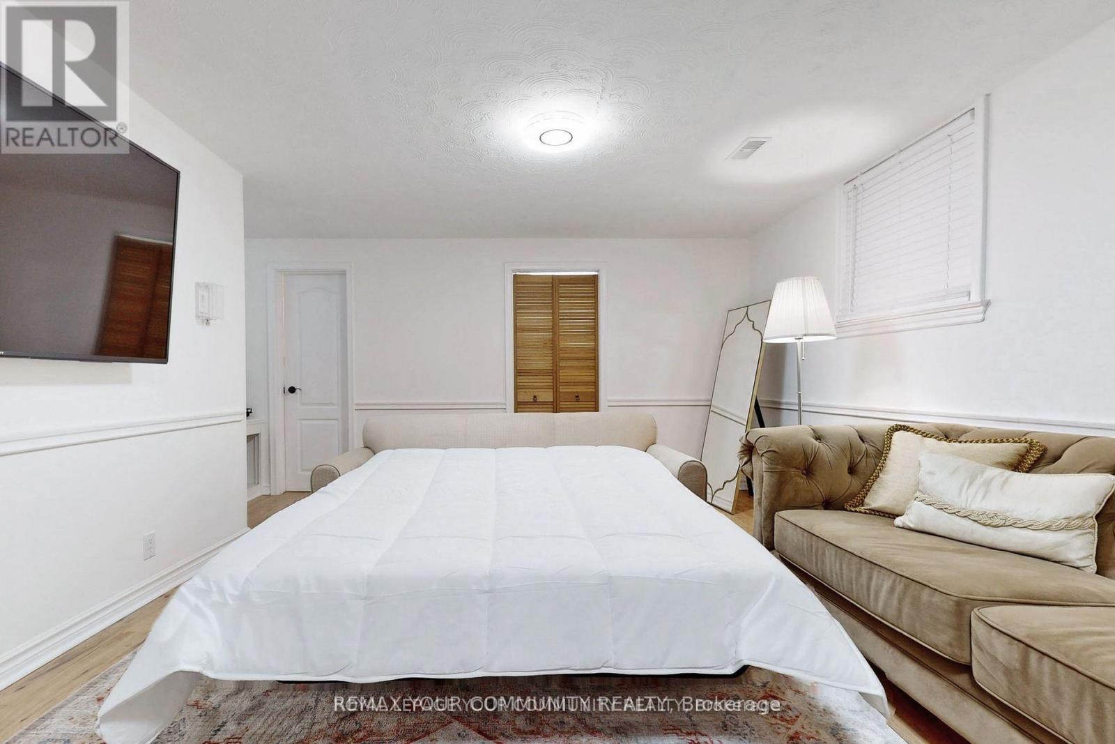 70 Bedford Park Avenue, Richmond Hill, Ontario  L4C 2N8 - Photo 32 - N12804850