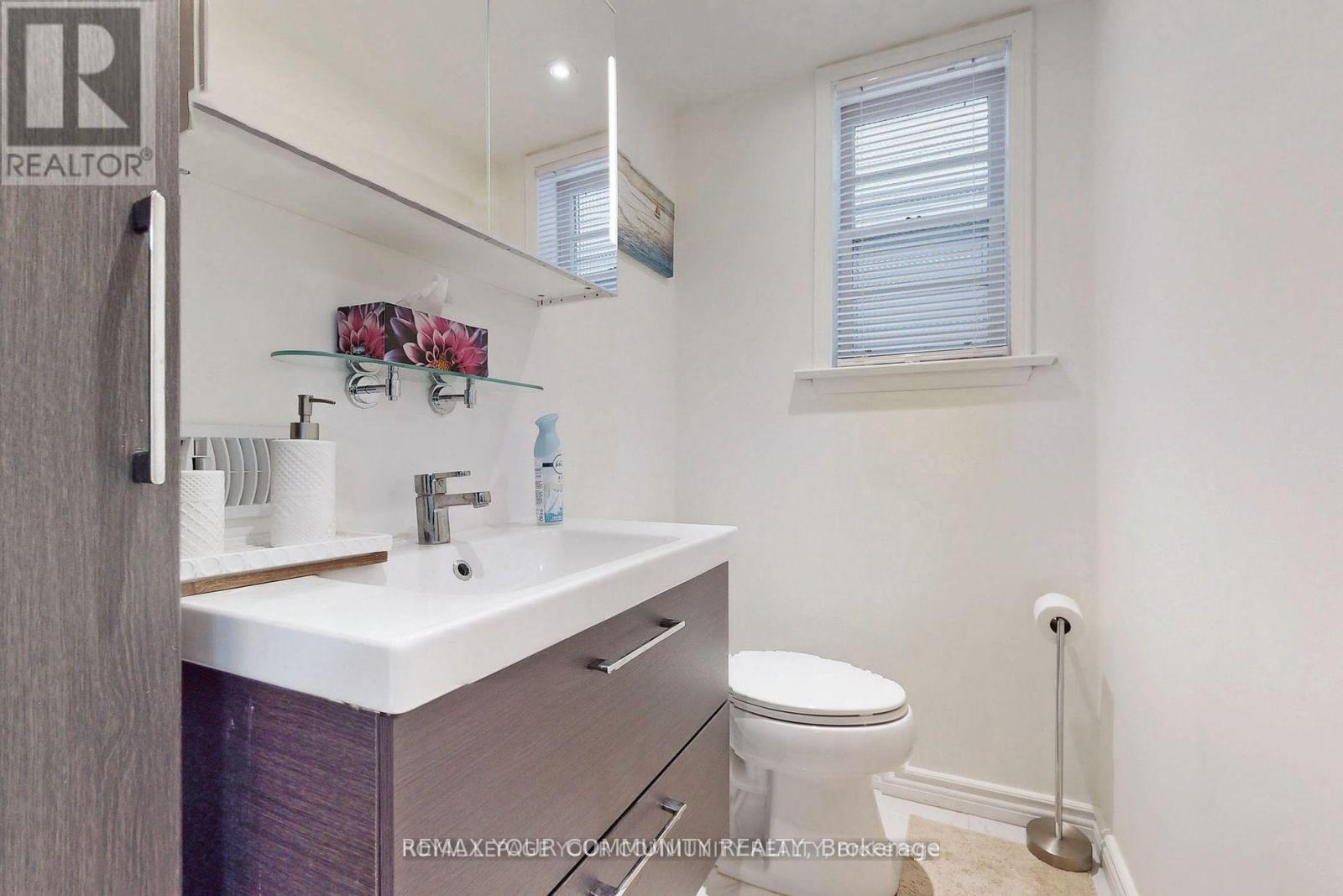 70 Bedford Park Avenue, Richmond Hill, Ontario  L4C 2N8 - Photo 33 - N12804850