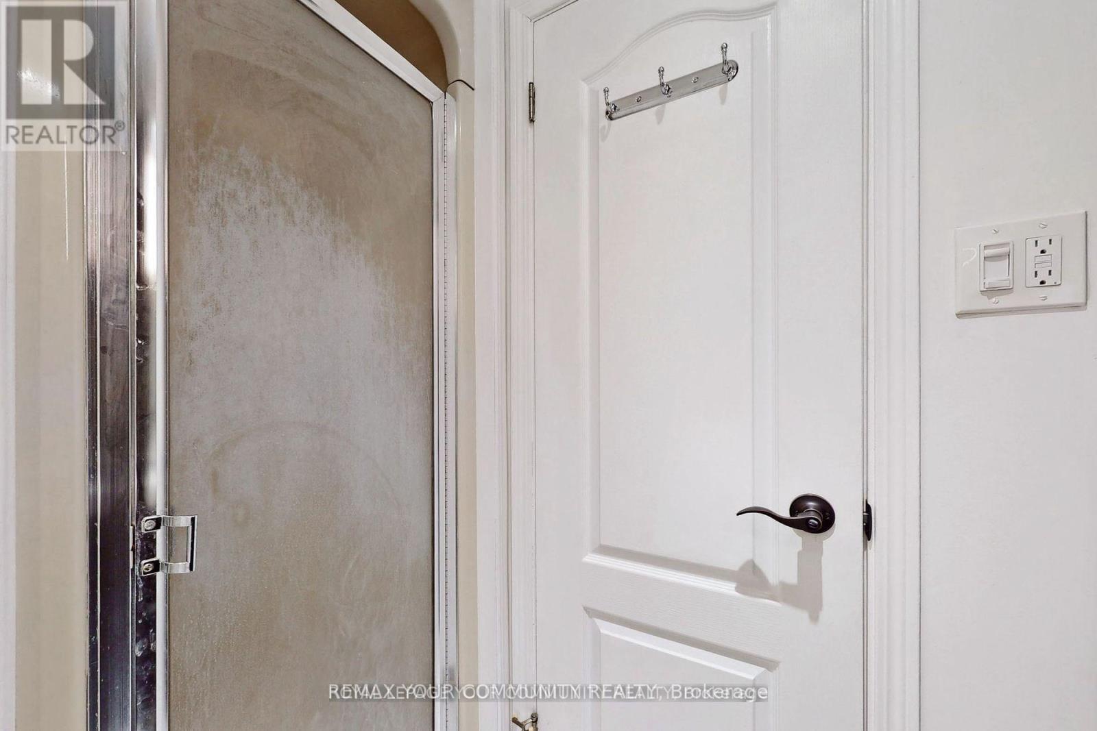 70 Bedford Park Avenue, Richmond Hill, Ontario  L4C 2N8 - Photo 34 - N12804850