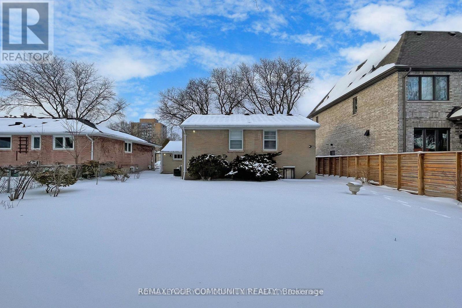 70 Bedford Park Avenue, Richmond Hill, Ontario  L4C 2N8 - Photo 37 - N12804850