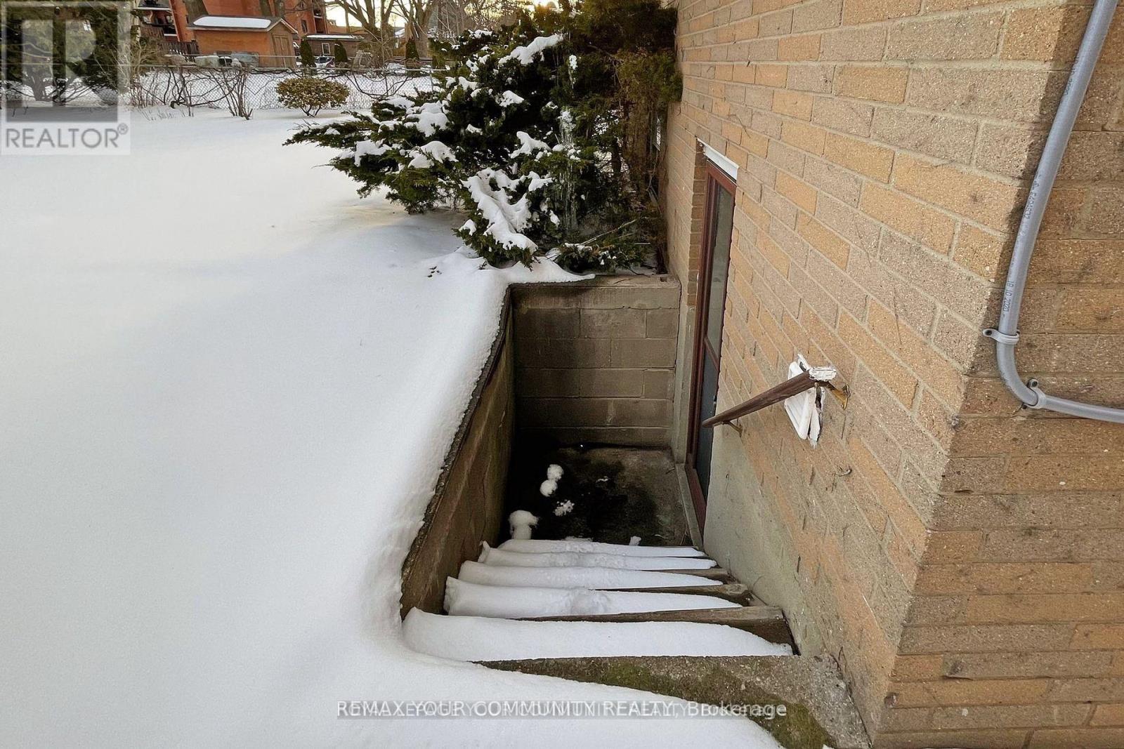 70 Bedford Park Avenue, Richmond Hill, Ontario  L4C 2N8 - Photo 39 - N12804850