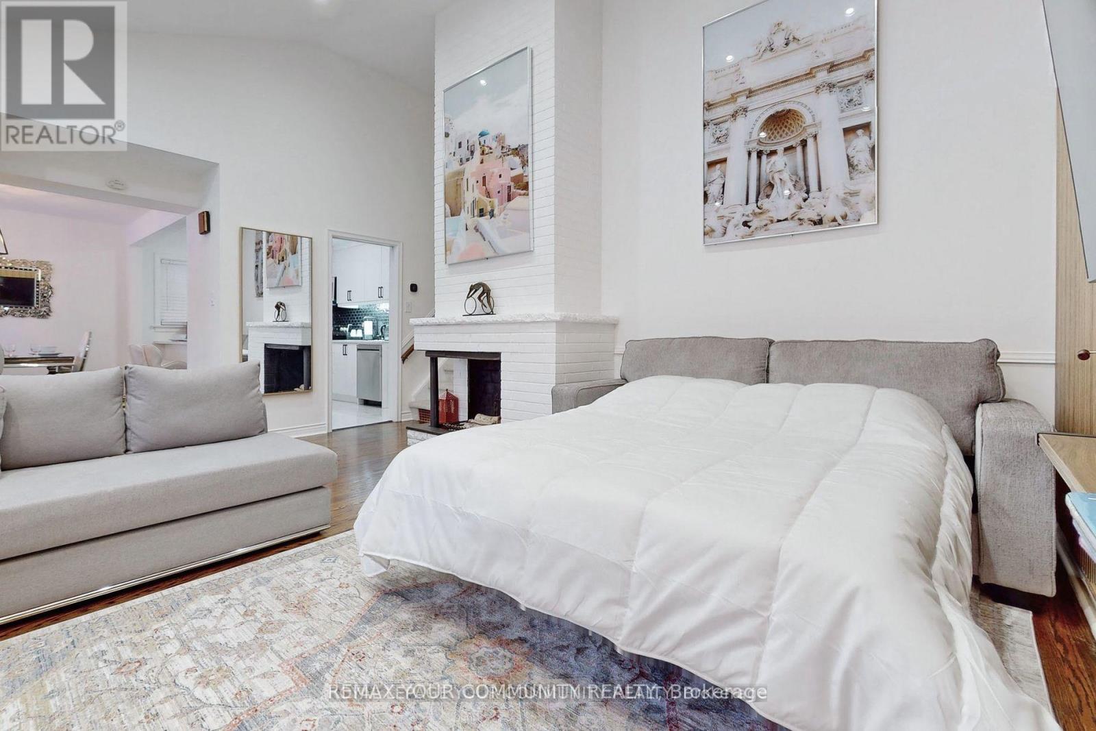 70 Bedford Park Avenue, Richmond Hill, Ontario  L4C 2N8 - Photo 9 - N12804850