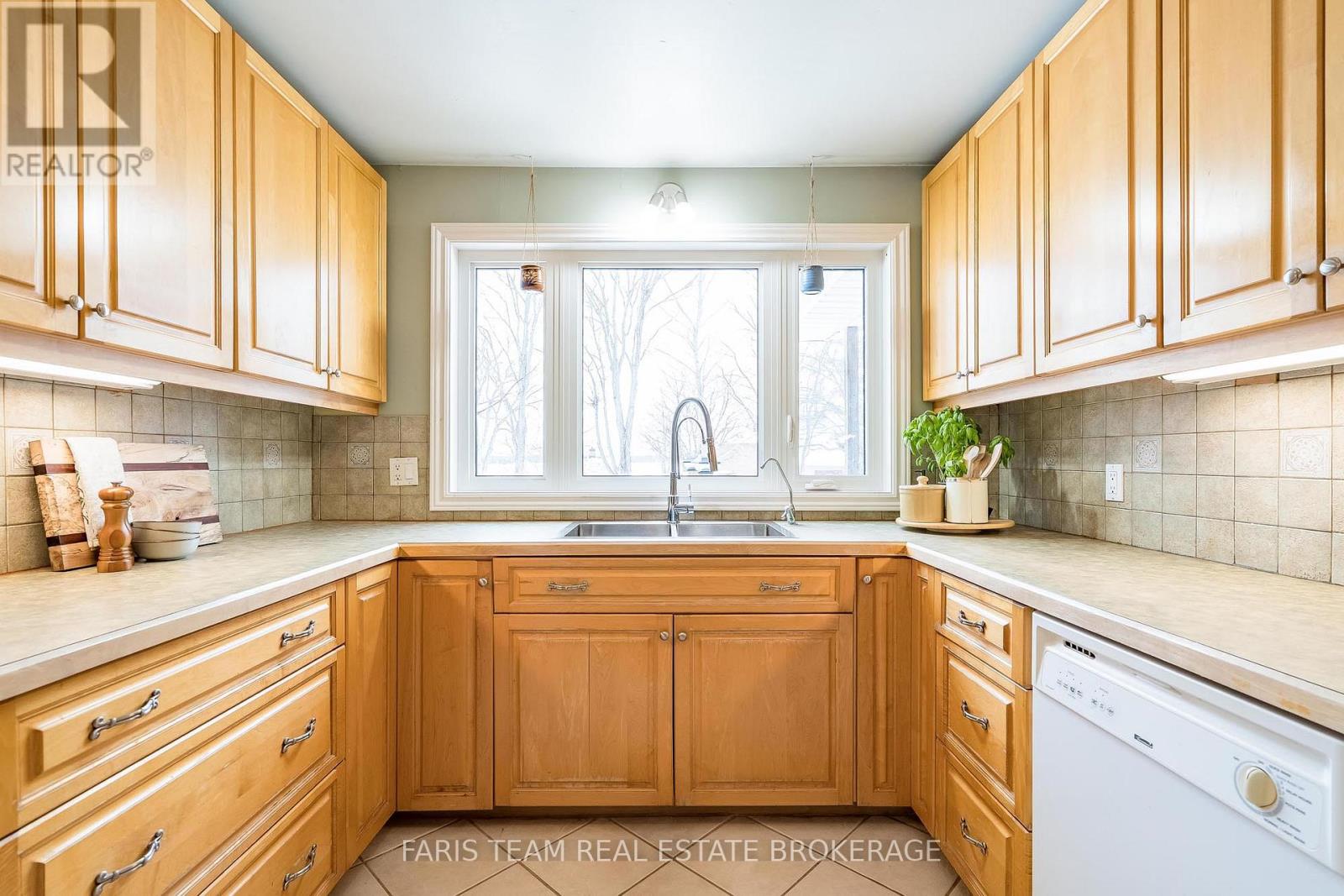 4186 Orkney Beach Road, Ramara, Ontario  L3V 0S1 - Photo 9 - S12804818