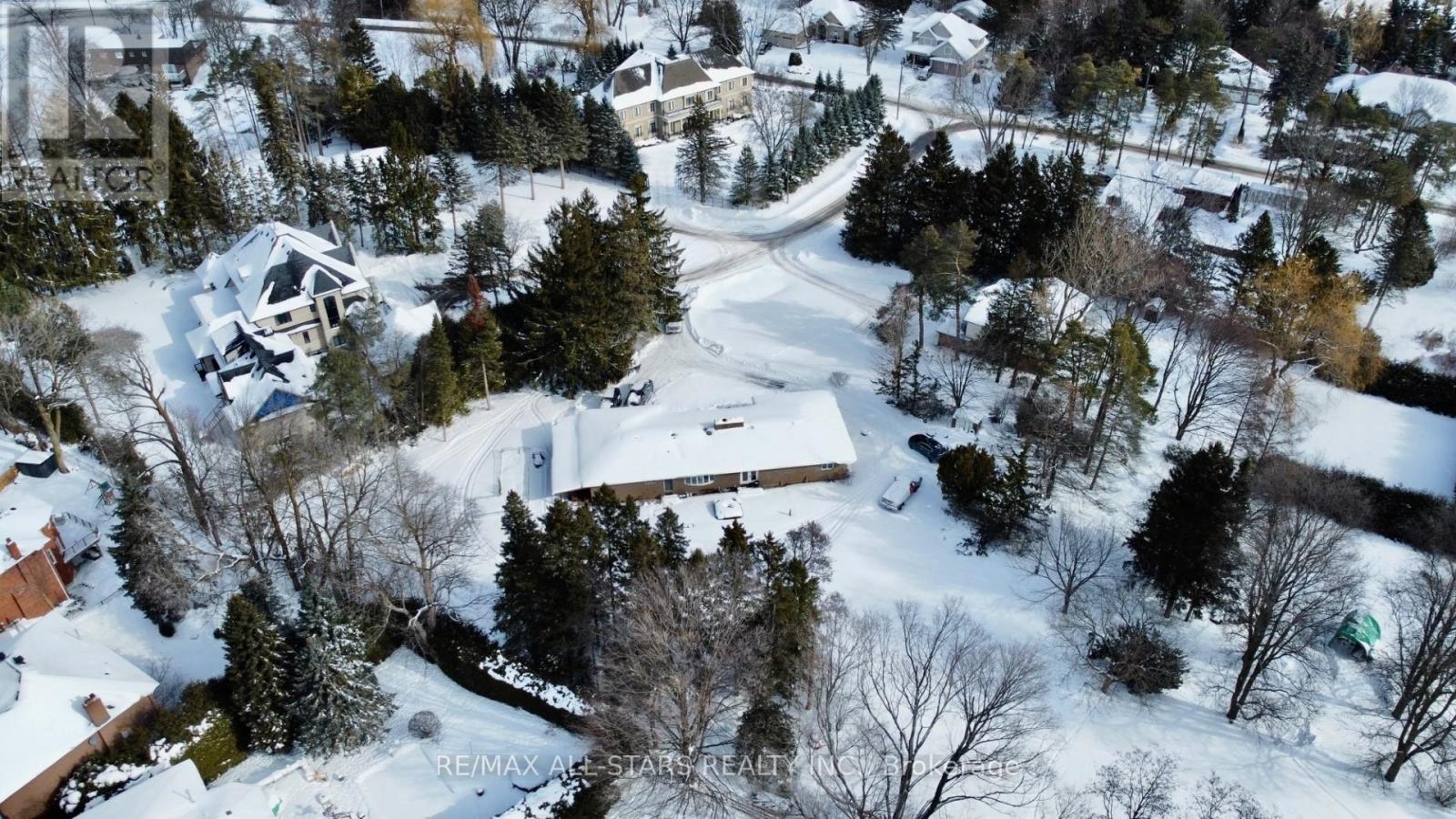 9 Kenlea Court, Aurora, Ontario  L4G 6E1 - Photo 8 - N12799442