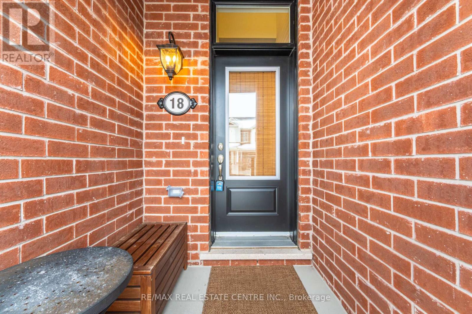 #18 - 975 Whitlock Avenue, Milton, Ontario  L9E 1S9 - Photo 4 - W12804806