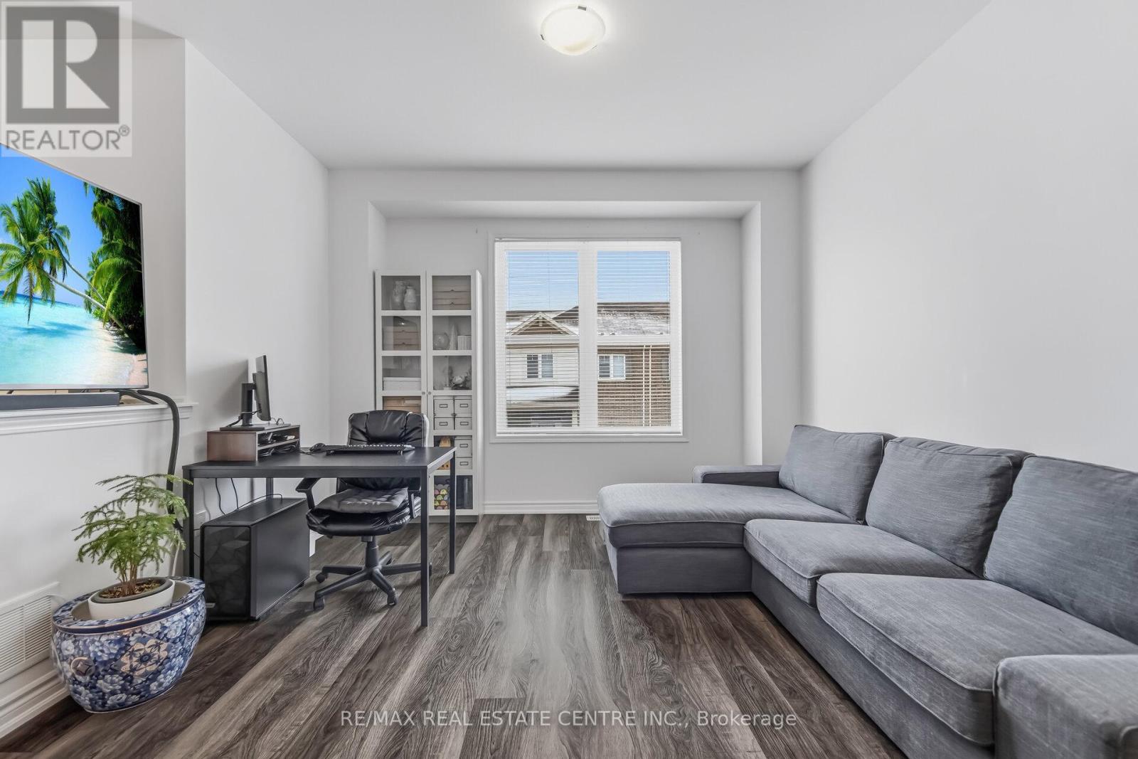 #18 - 975 Whitlock Avenue, Milton, Ontario  L9E 1S9 - Photo 9 - W12804806