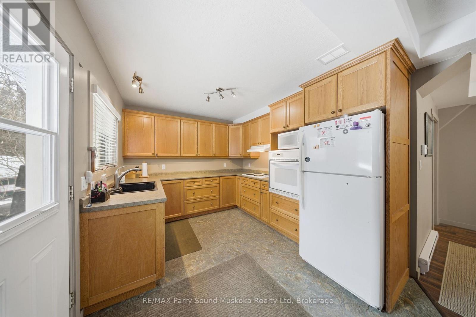 17 Indian Grove Road, Carling, Ontario  P0G 1G0 - Photo 9 - X12801104