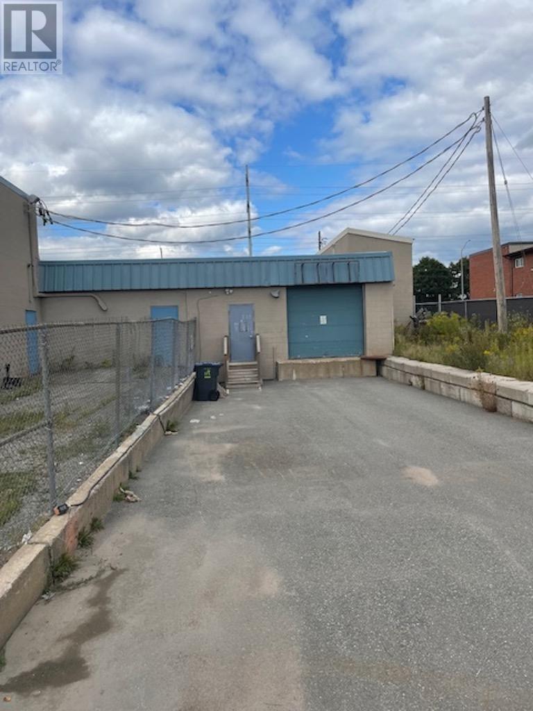 32 White Oak Dr, Sault Ste. Marie, Ontario P6B 4J8 - Photo 3 - SM252538