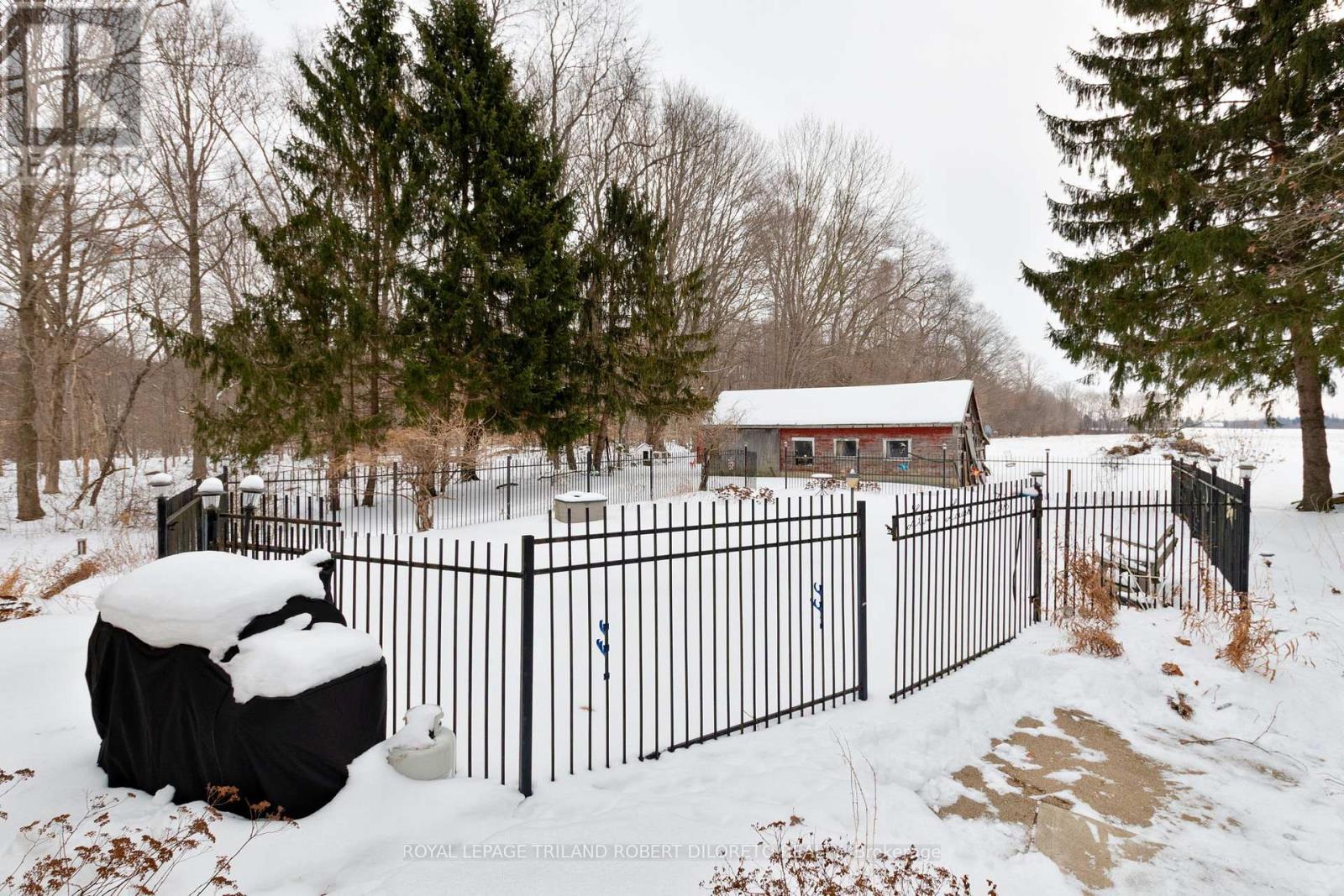 Photo 11 of 31 for 7417 Inadale Drive