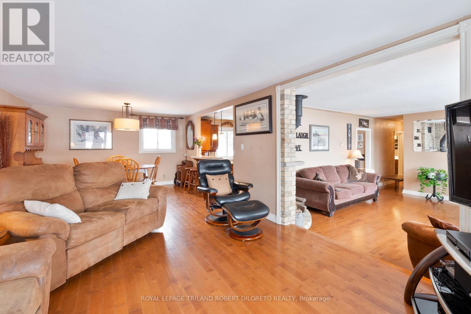 Photo 17 of 31 for 7417 Inadale Drive