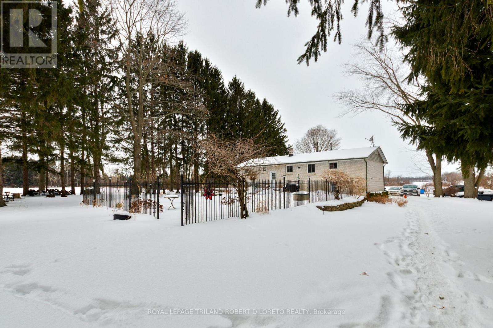 Photo 9 of 31 for 7417 Inadale Drive