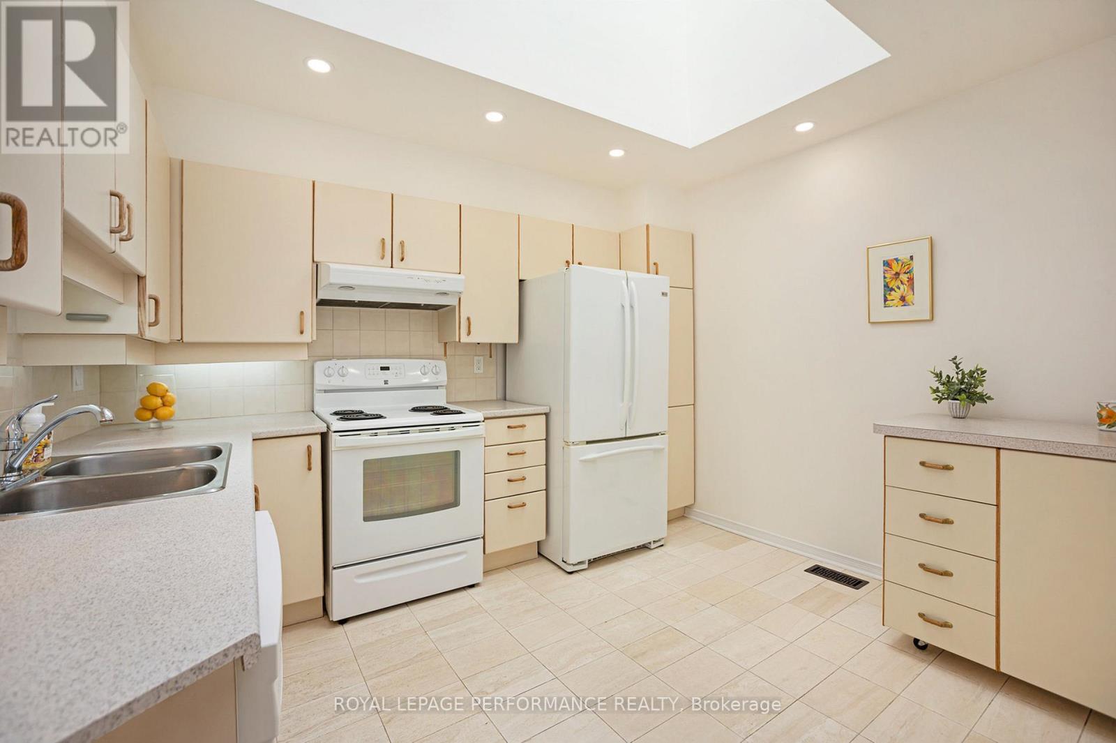 81 Waterford Drive, Ottawa, Ontario  K2E 7V4 - Photo 10 - X12804948