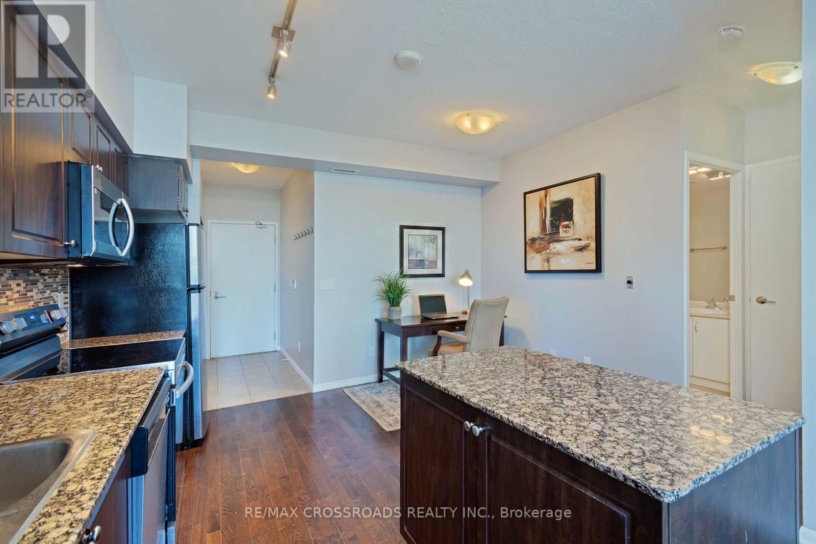 755 - 209 Fort York Boulevard, Toronto, Ontario  M5V 4A1 - Photo 4 - C12798080