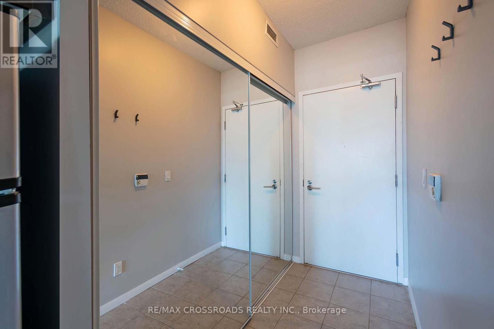 755 - 209 Fort York Boulevard, Toronto, Ontario  M5V 4A1 - Photo 3 - C12798080