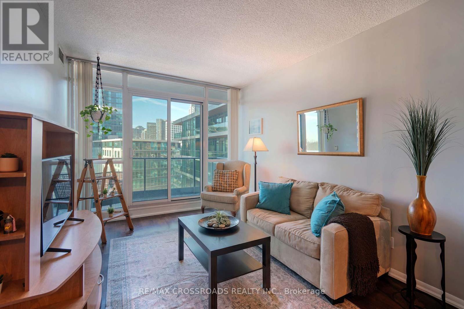 755 - 209 Fort York Boulevard, Toronto, Ontario  M5V 4A1 - Photo 8 - C12798080