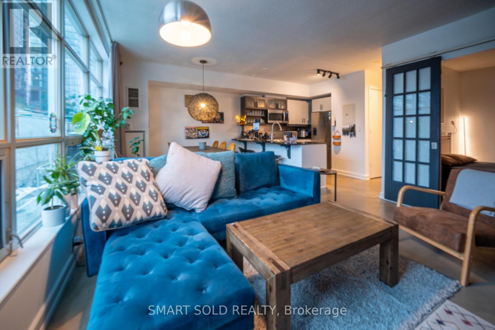 411 - 350 Wellington Street W, Toronto, Ontario  M5V 3W9 - Photo 2 - C12804938