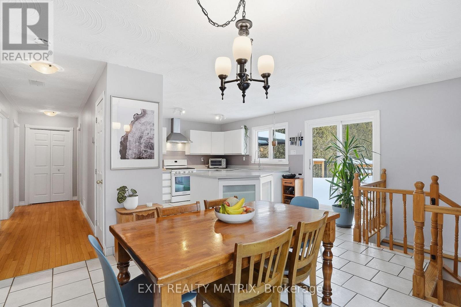 685 Station Rd Road, Alfred And Plantagenet, Ontario  K0B 1A0 - Photo 10 - X12804860