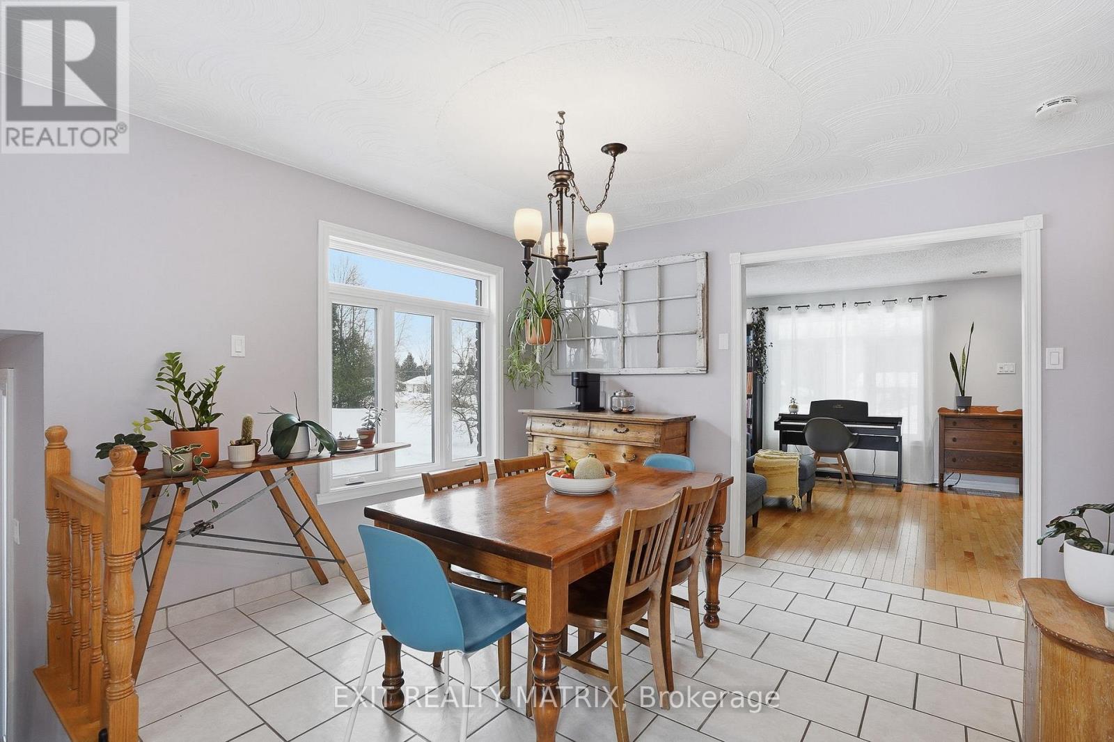 685 Station Rd Road, Alfred And Plantagenet, Ontario  K0B 1A0 - Photo 11 - X12804860