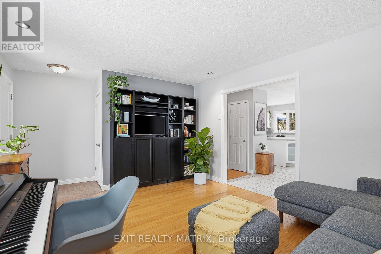 685 Station Rd Road, Alfred And Plantagenet, Ontario  K0B 1A0 - Photo 15 - X12804860