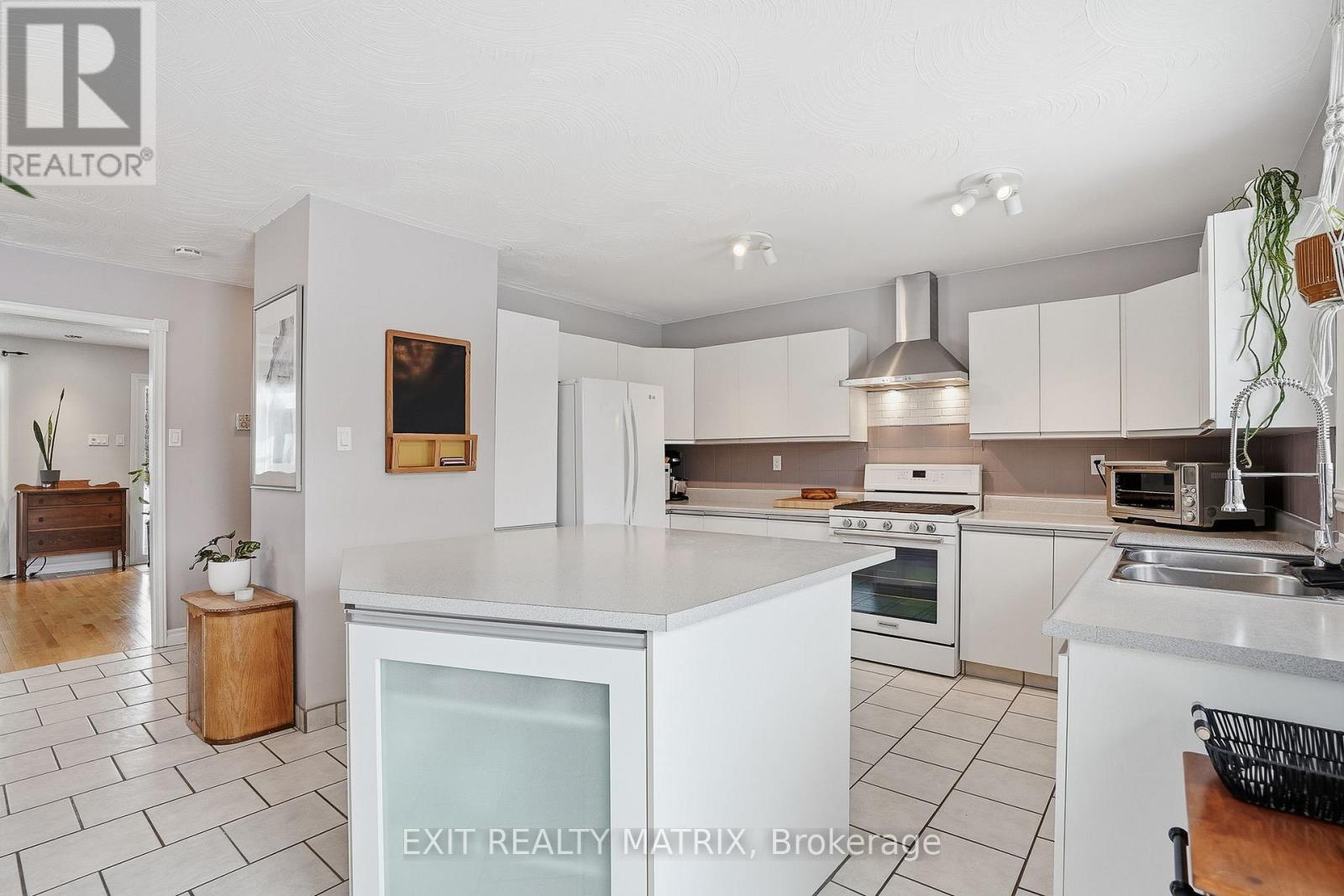 685 Station Rd Road, Alfred And Plantagenet, Ontario  K0B 1A0 - Photo 6 - X12804860