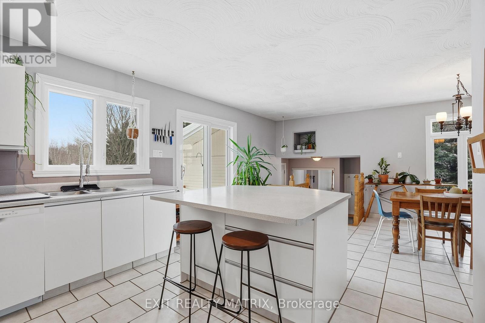 685 Station Rd Road, Alfred And Plantagenet, Ontario  K0B 1A0 - Photo 7 - X12804860