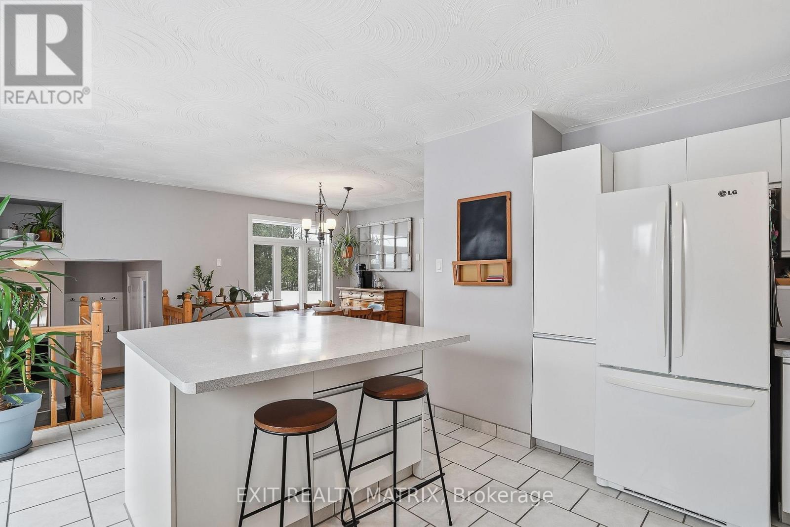 685 Station Rd Road, Alfred And Plantagenet, Ontario  K0B 1A0 - Photo 8 - X12804860