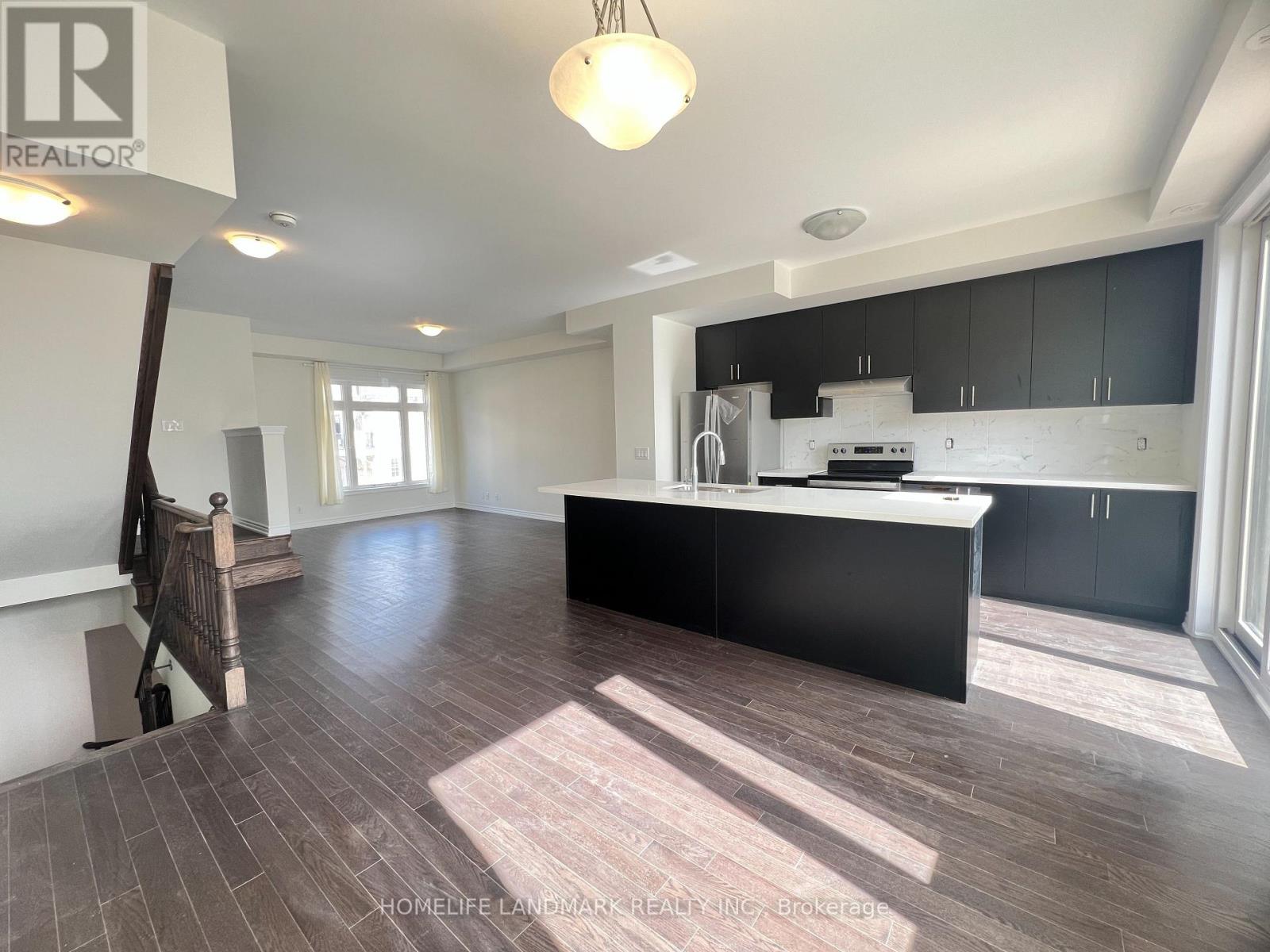 33 Guardhouse Crescent, Markham, Ontario  L6C 3J7 - Photo 3 - N12804954