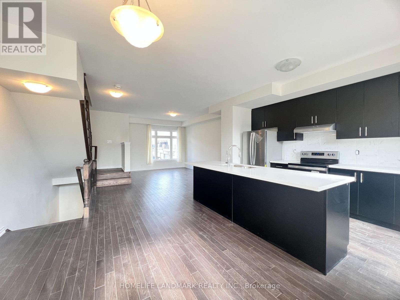 33 Guardhouse Crescent, Markham, Ontario  L6C 3J7 - Photo 5 - N12804954