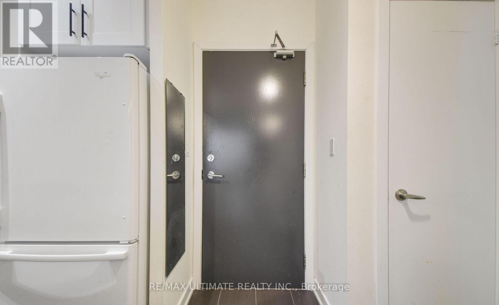 606 - 4070 Confederation Parkway, Mississauga, Ontario  L5B 0E9 - Photo 4 - W12804856