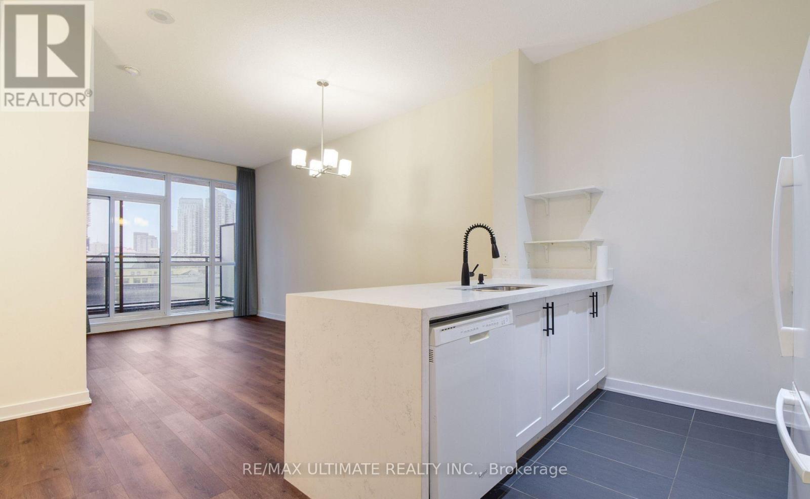 606 - 4070 Confederation Parkway, Mississauga, Ontario  L5B 0E9 - Photo 5 - W12804856