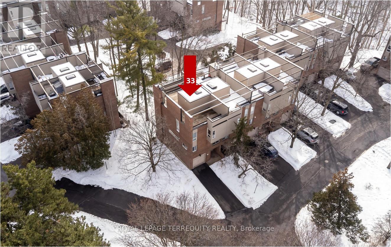 33 - 1250 Marlborough Court, Oakville, Ontario  L6H 2W7 - Photo 2 - W12804868