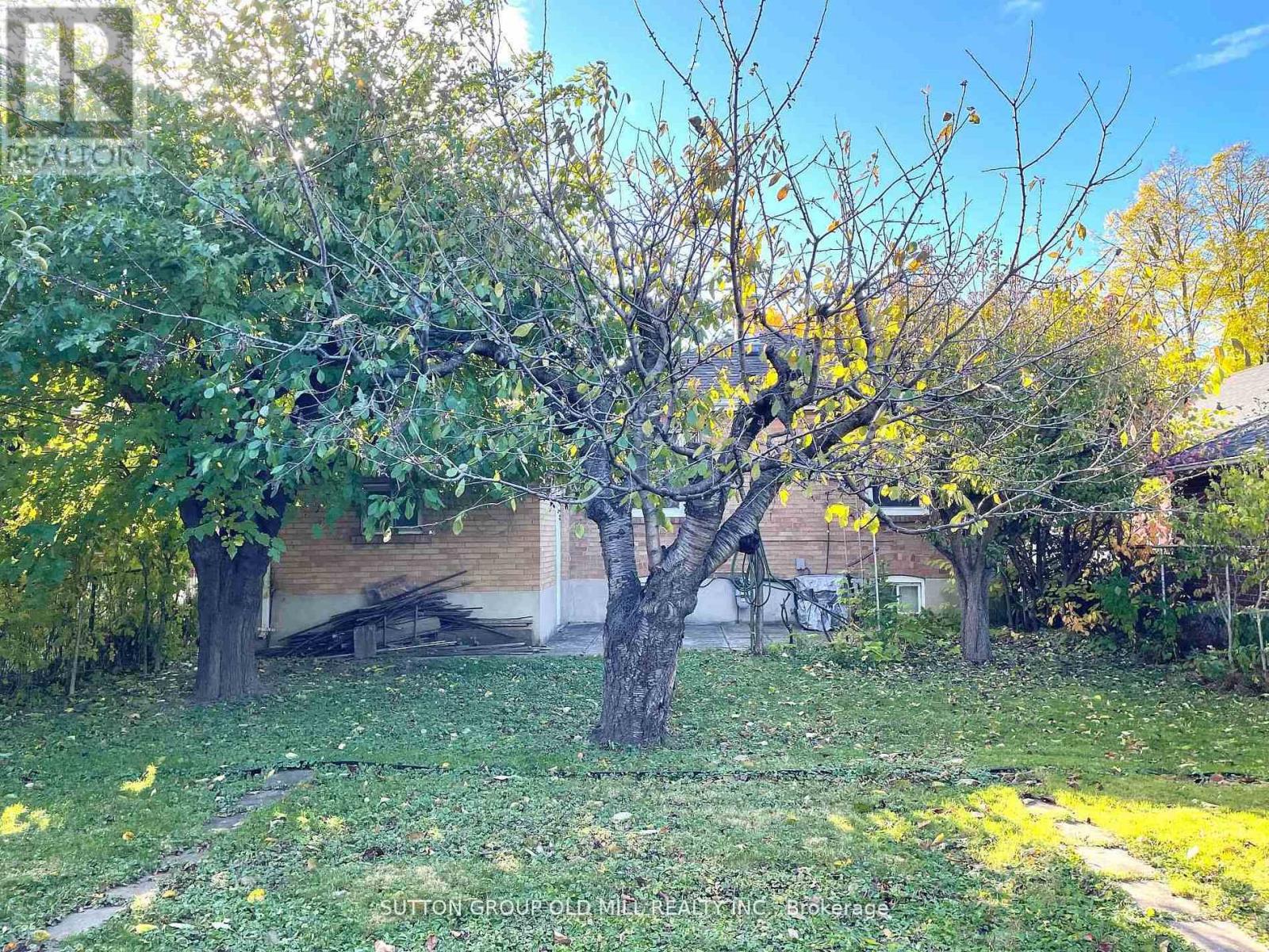 36 Alden Avenue, Toronto, Ontario  M8Z 1C5 - Photo 7 - W12804892