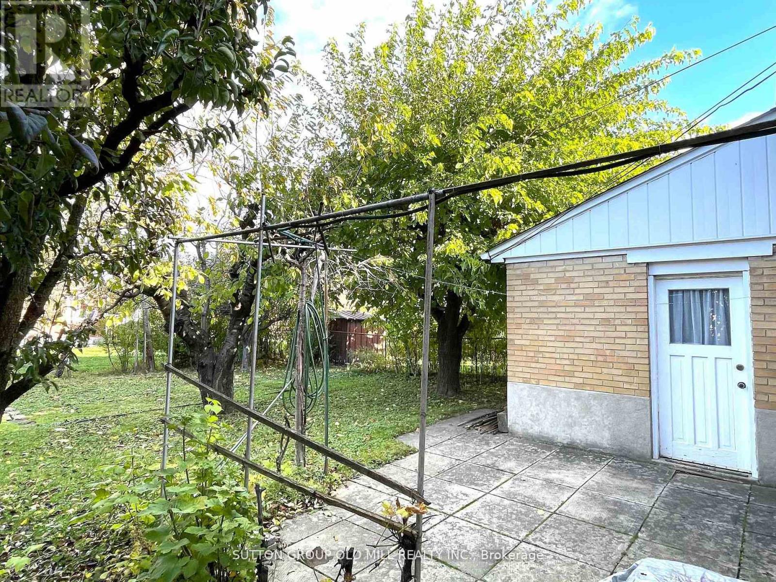 36 Alden Avenue, Toronto, Ontario  M8Z 1C5 - Photo 8 - W12804892