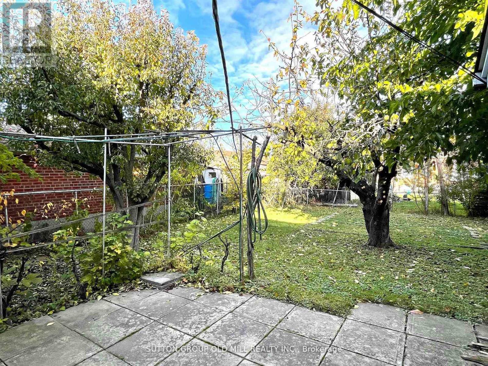 36 Alden Avenue, Toronto, Ontario  M8Z 1C5 - Photo 9 - W12804892