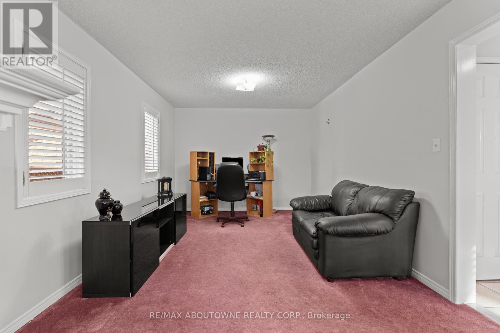 49 Lockwood Road, Brampton, Ontario  L6Y 4T7 - Photo 11 - W12804904