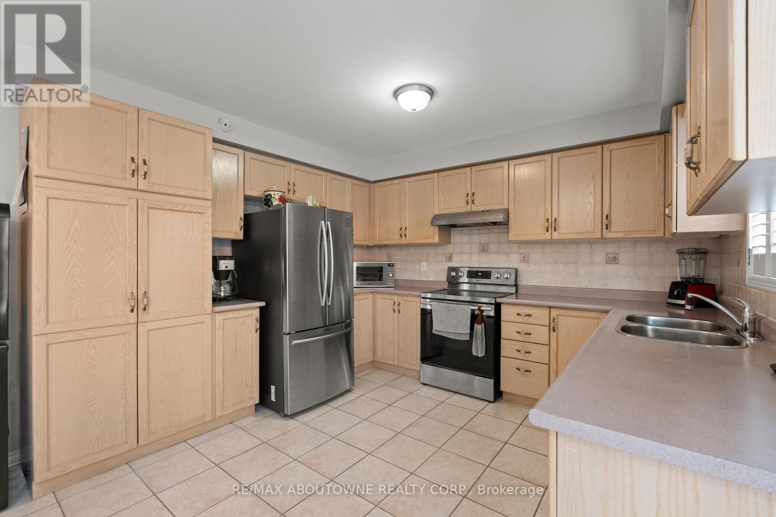 49 Lockwood Road, Brampton, Ontario  L6Y 4T7 - Photo 15 - W12804904