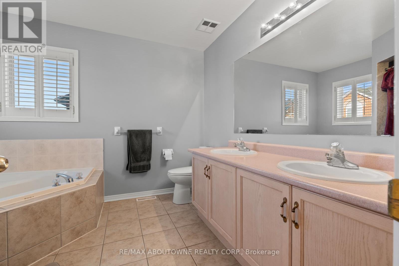 49 Lockwood Road, Brampton, Ontario  L6Y 4T7 - Photo 18 - W12804904