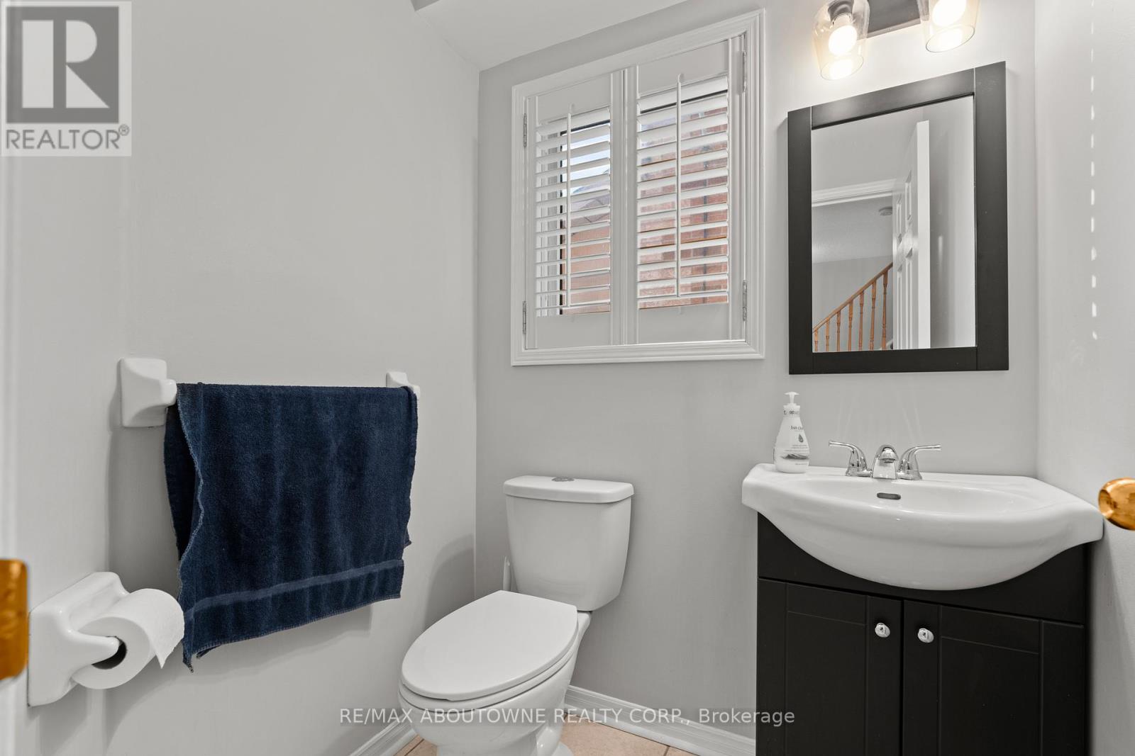 49 Lockwood Road, Brampton, Ontario  L6Y 4T7 - Photo 5 - W12804904