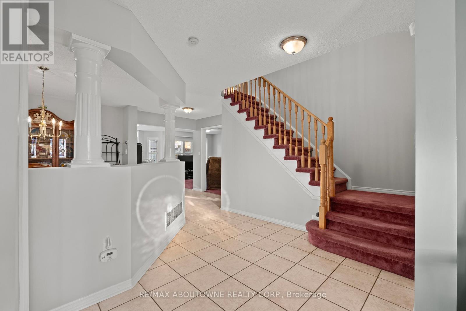 49 Lockwood Road, Brampton, Ontario  L6Y 4T7 - Photo 6 - W12804904