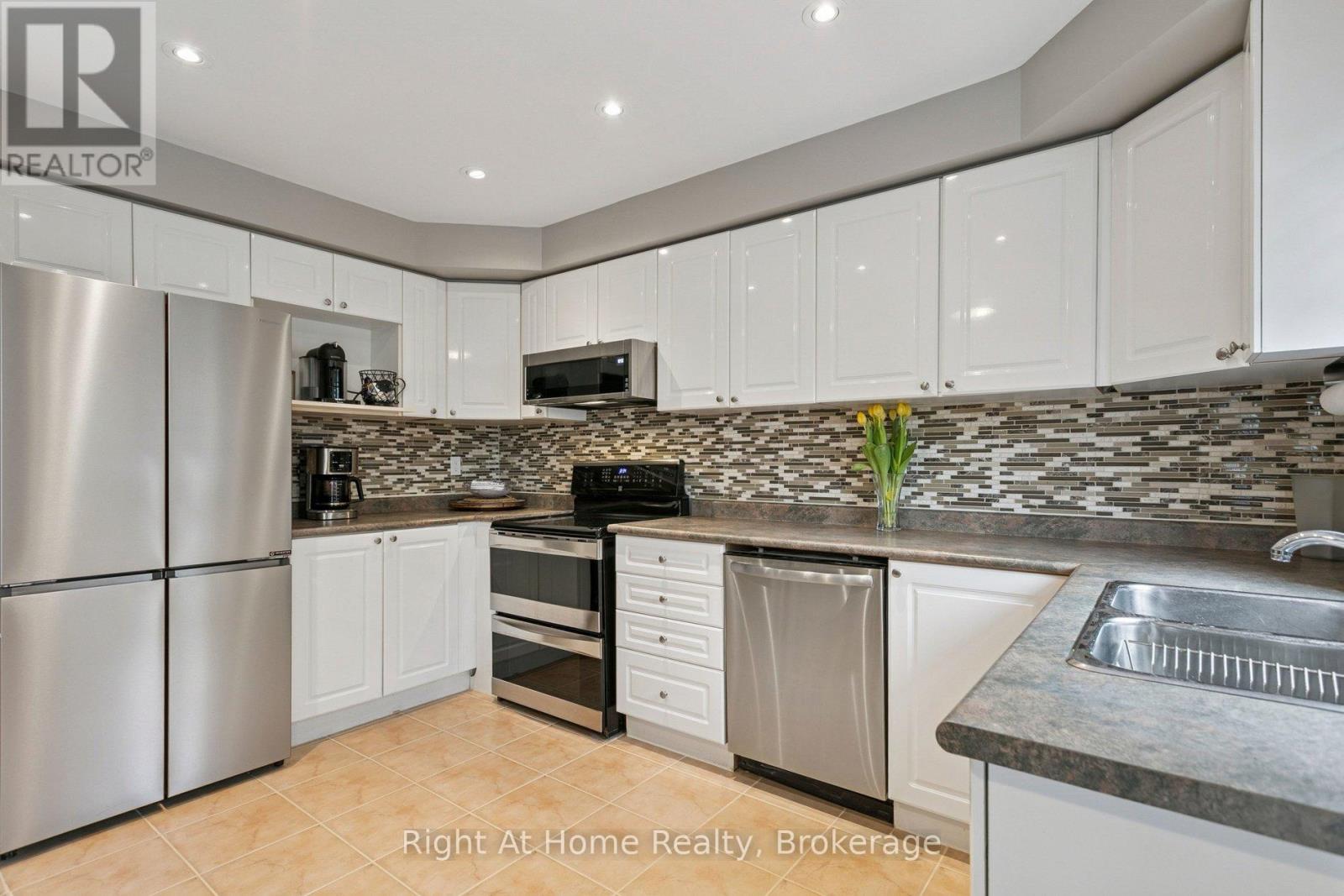 389 Fairgate Way, Oakville, Ontario  L6H 6Y1 - Photo 13 - W12805106