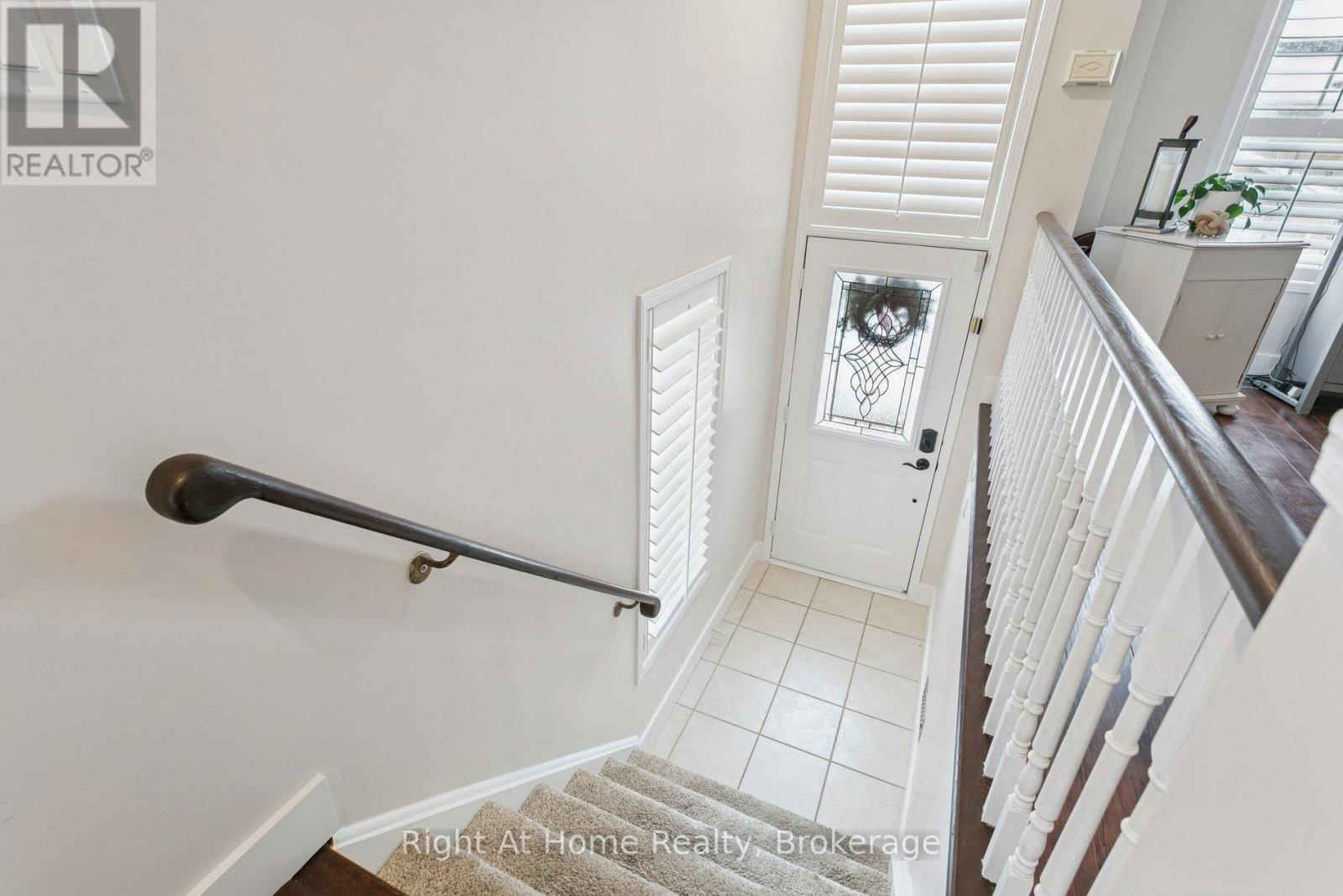 389 Fairgate Way, Oakville, Ontario  L6H 6Y1 - Photo 4 - W12805106