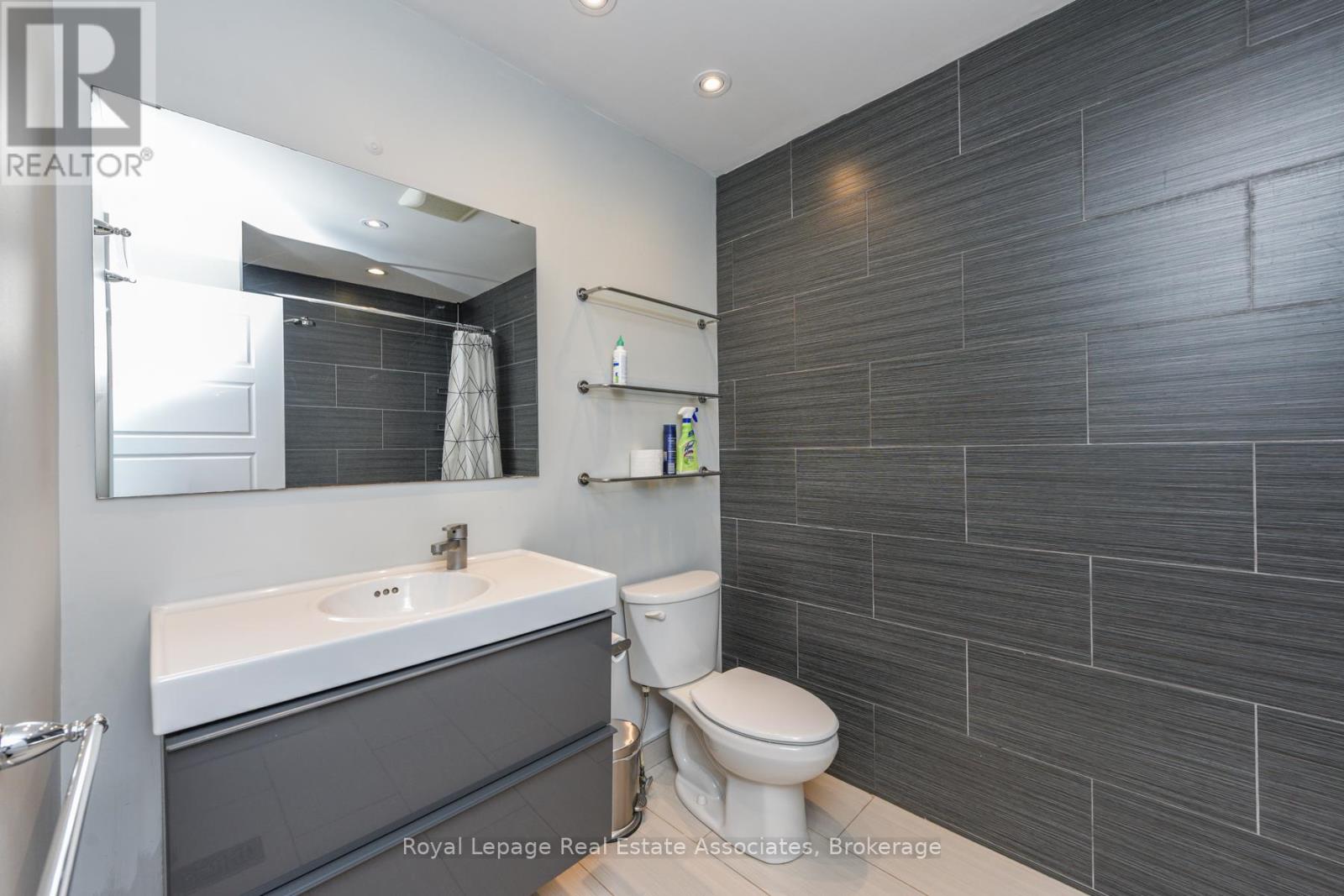 Upper Level - 3162 Folkway Drive, Mississauga, Ontario  L5L 2A3 - Photo 30 - W12590950