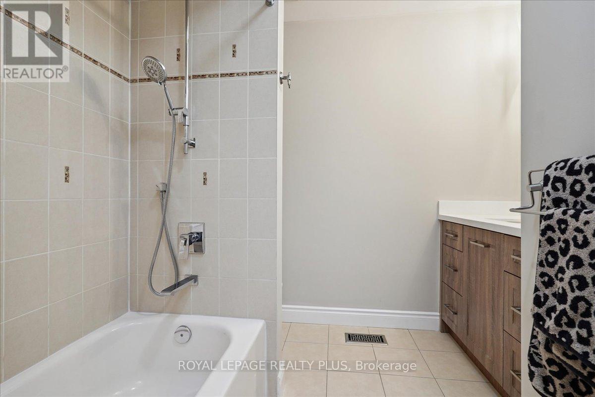 5300 Palmetto Place, Mississauga, Ontario  L5M 0C7 - Photo 30 - W12804258