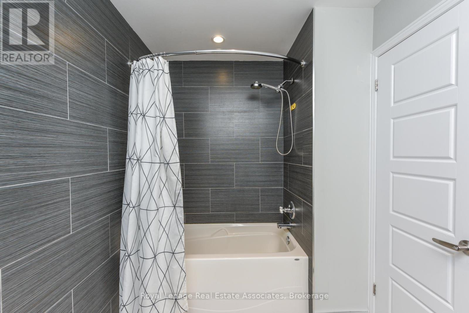 Upper Level - 3162 Folkway Drive, Mississauga, Ontario  L5L 2A3 - Photo 31 - W12590950