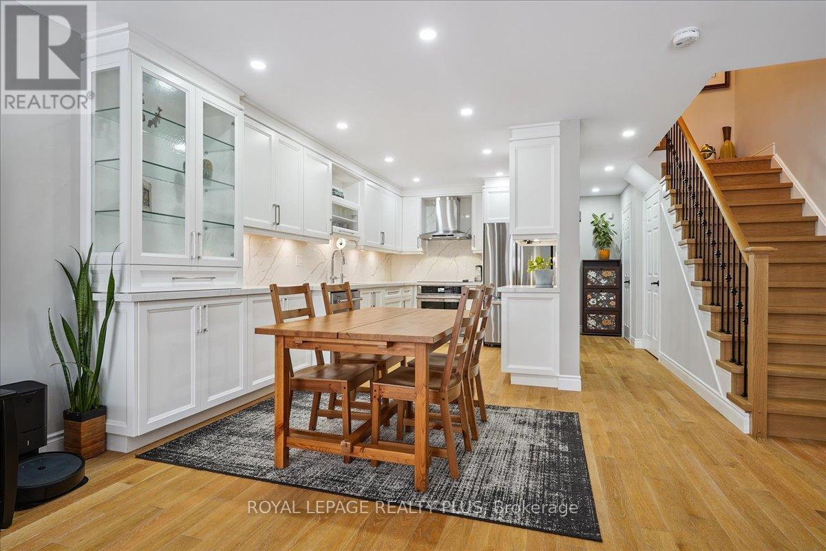 5300 Palmetto Place, Mississauga, Ontario  L5M 0C7 - Photo 9 - W12804258