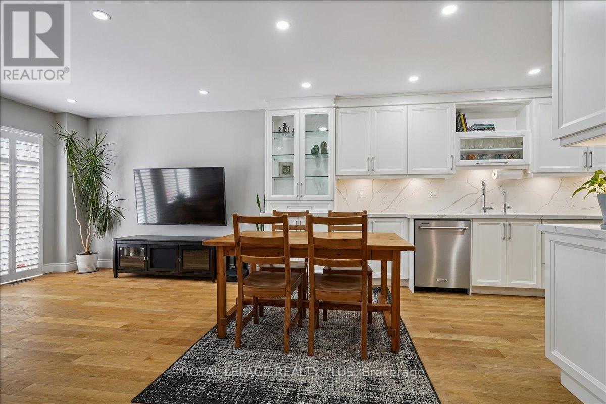 5300 Palmetto Place, Mississauga, Ontario  L5M 0C7 - Photo 11 - W12804258