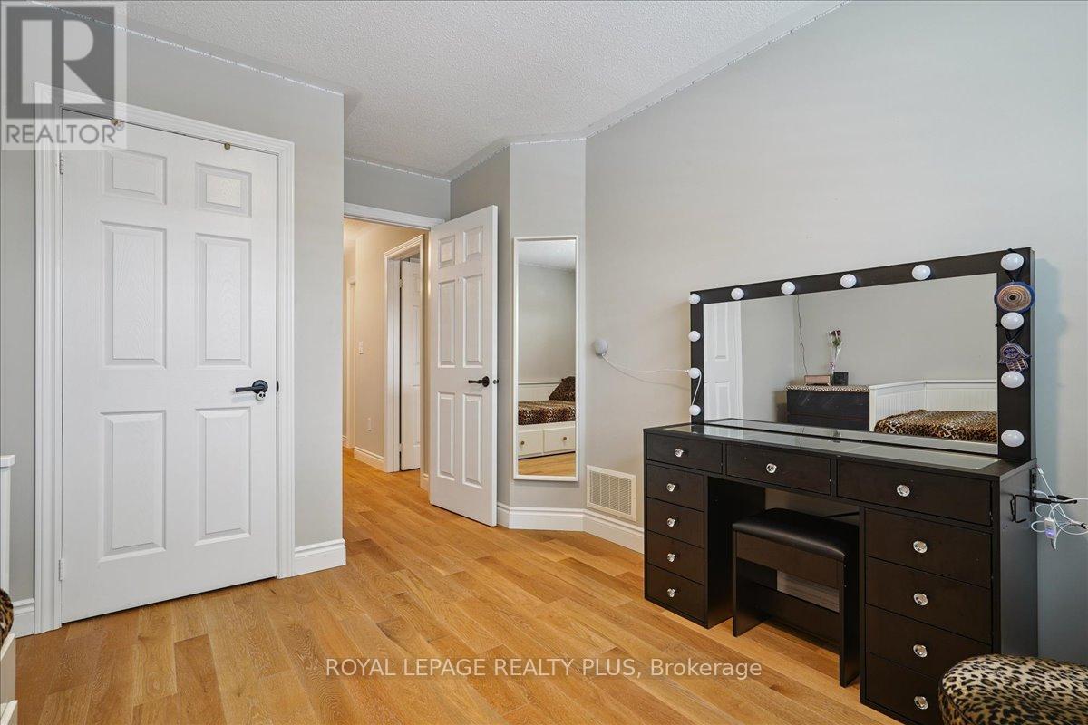 5300 Palmetto Place, Mississauga, Ontario  L5M 0C7 - Photo 25 - W12804258